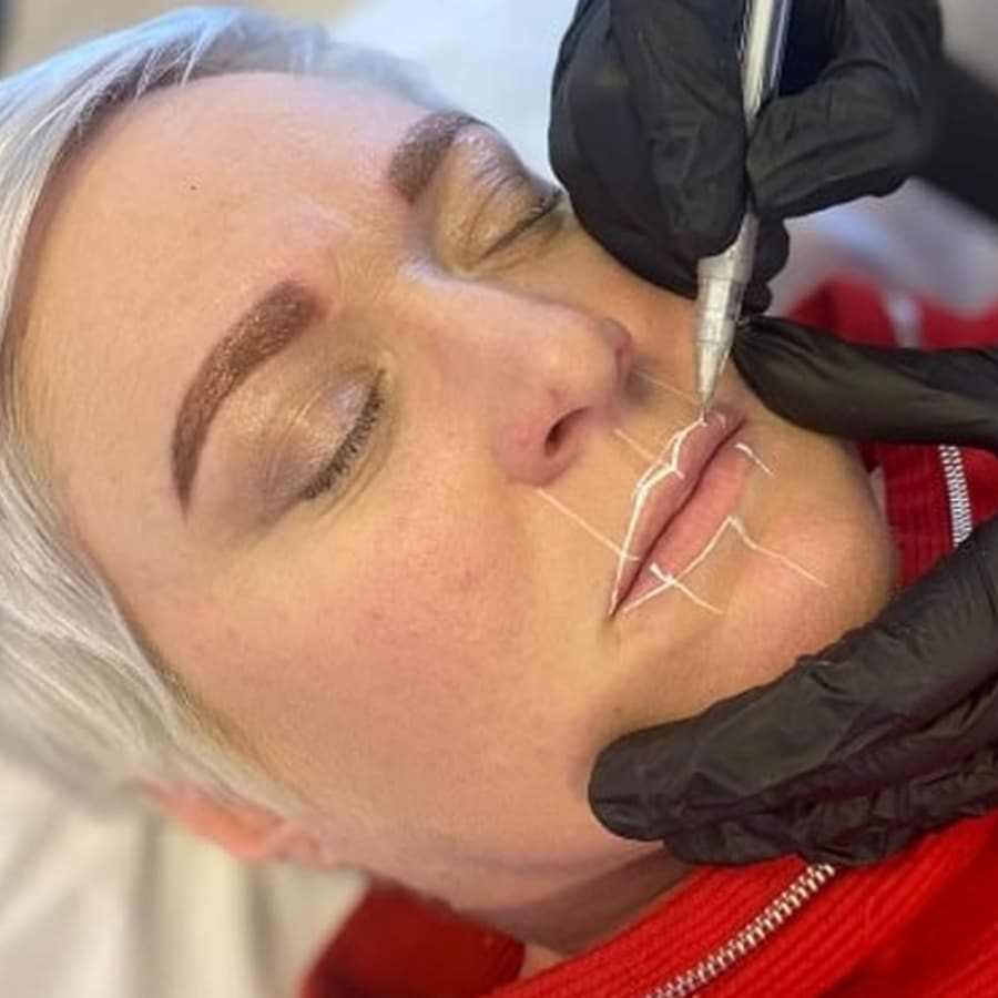 semi-permanent-eyebrow-make-up-maxine-de-raviarere-leyland-2